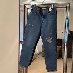 Levi’s Wedgie distressed high-rise jean. Sz 28